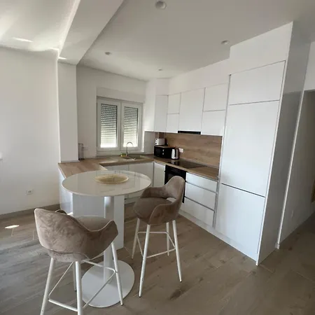 Apartment Stipe