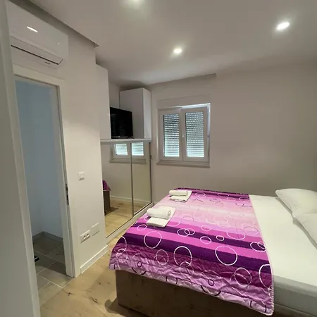 Apartment Stipe *